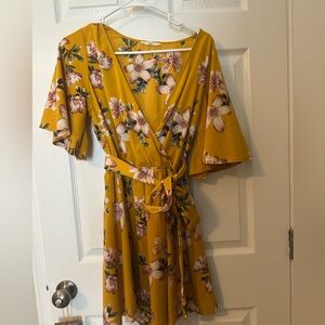 Women’s yellow floral dress size M